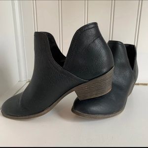 Black leather ankle boots 7